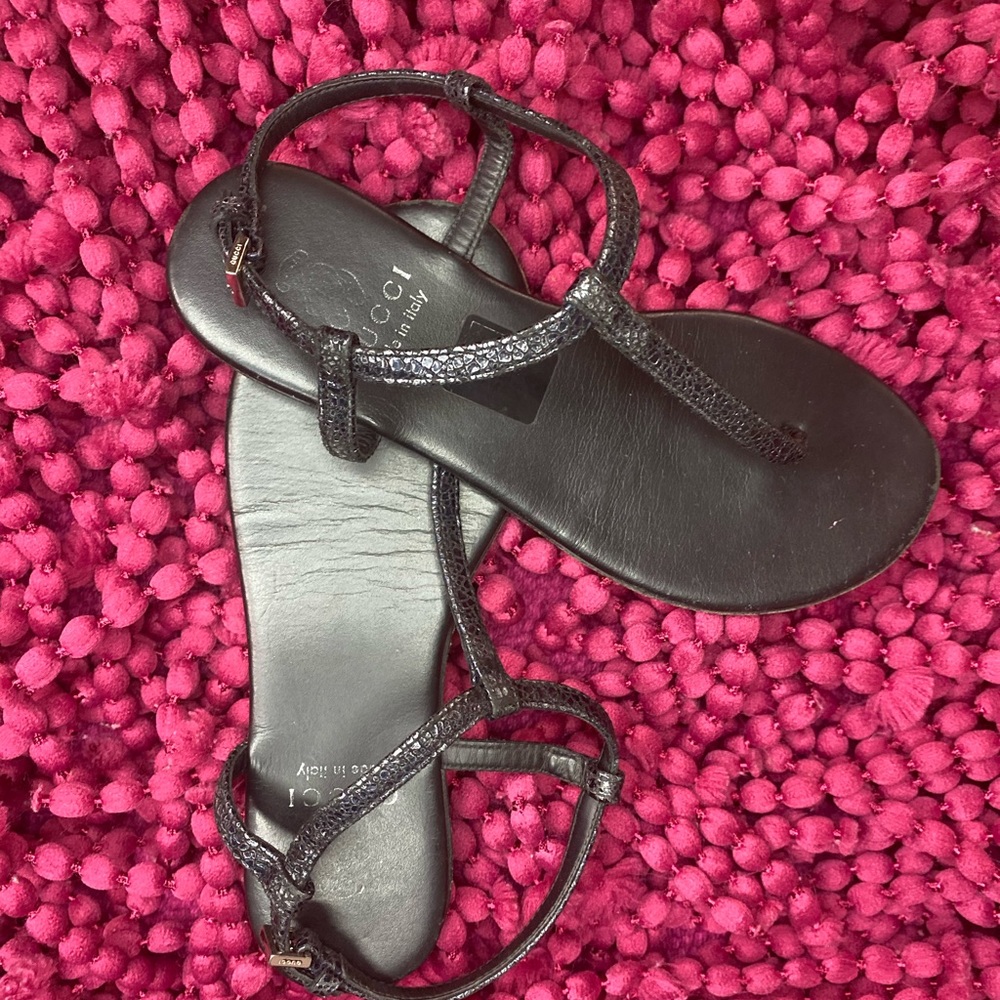 Gucci Kids Black Flat Thong Size 30